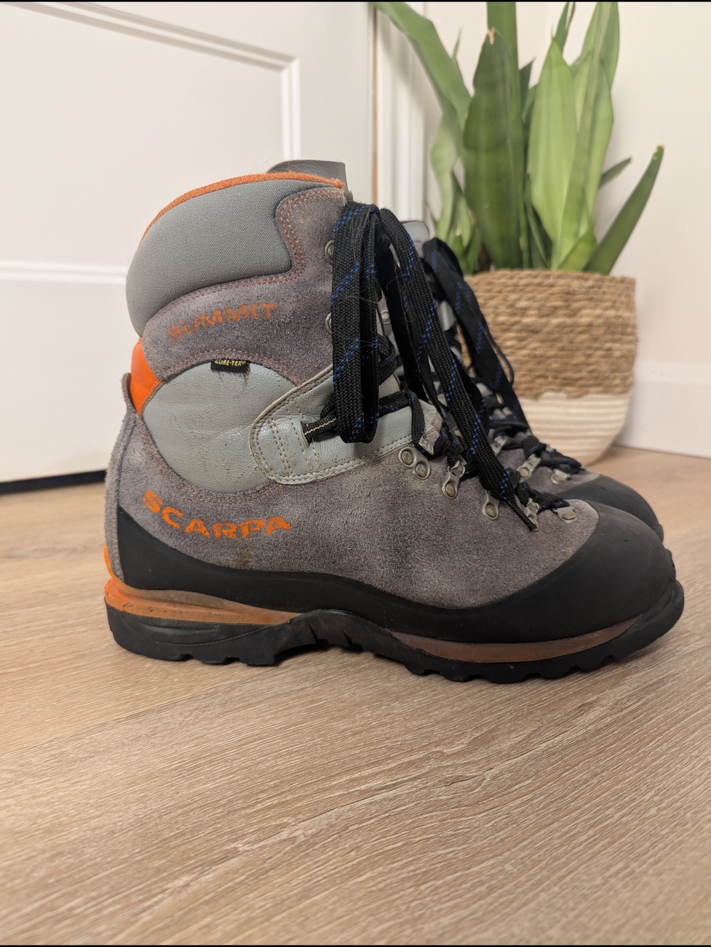 Scarpa Summit GTX Mountaineering Boots – Grey/Orange – Size 45.5 EU